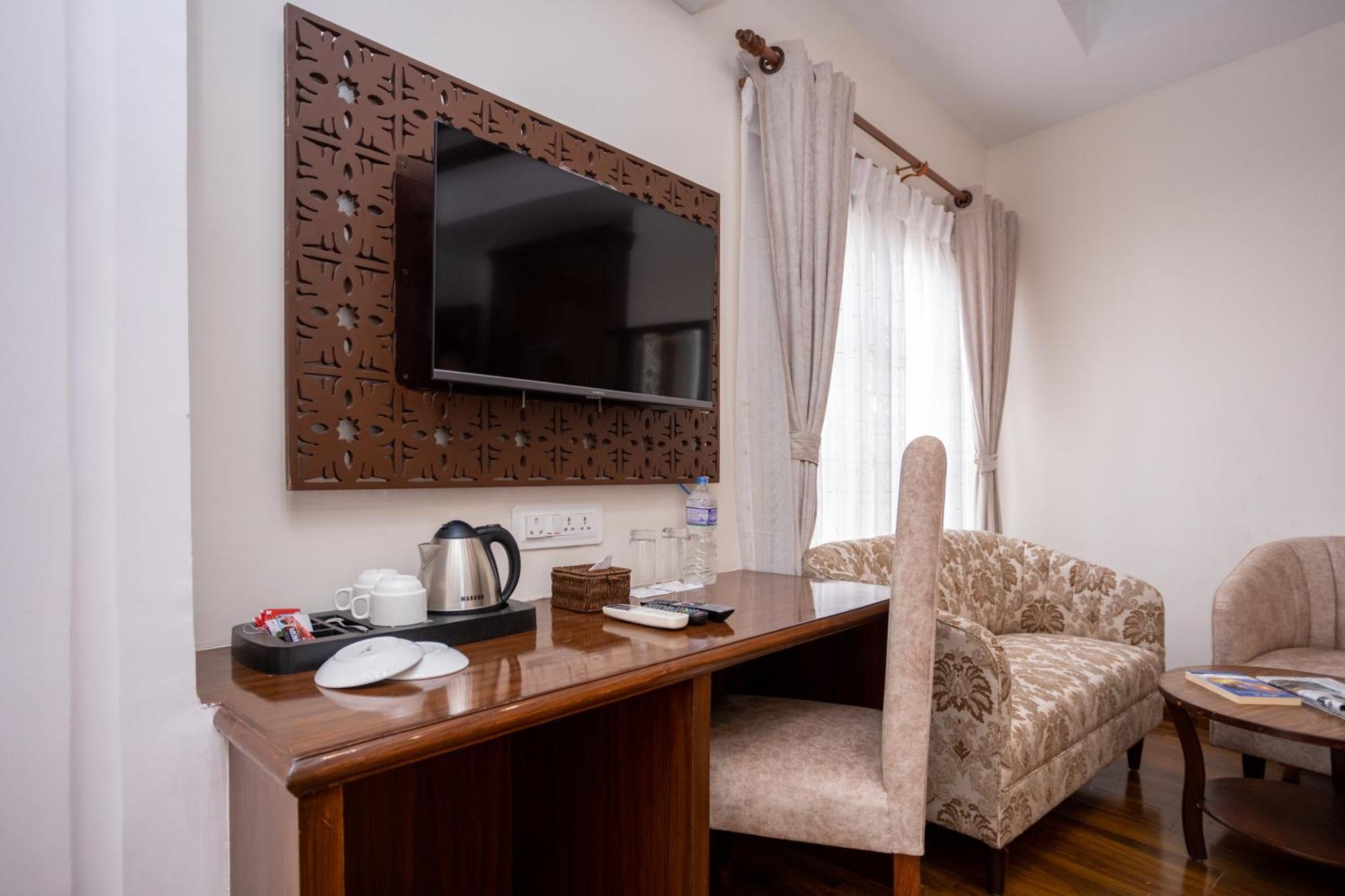 Airport Himalaya Boutique Hotel Kathmandu Exteriör bild