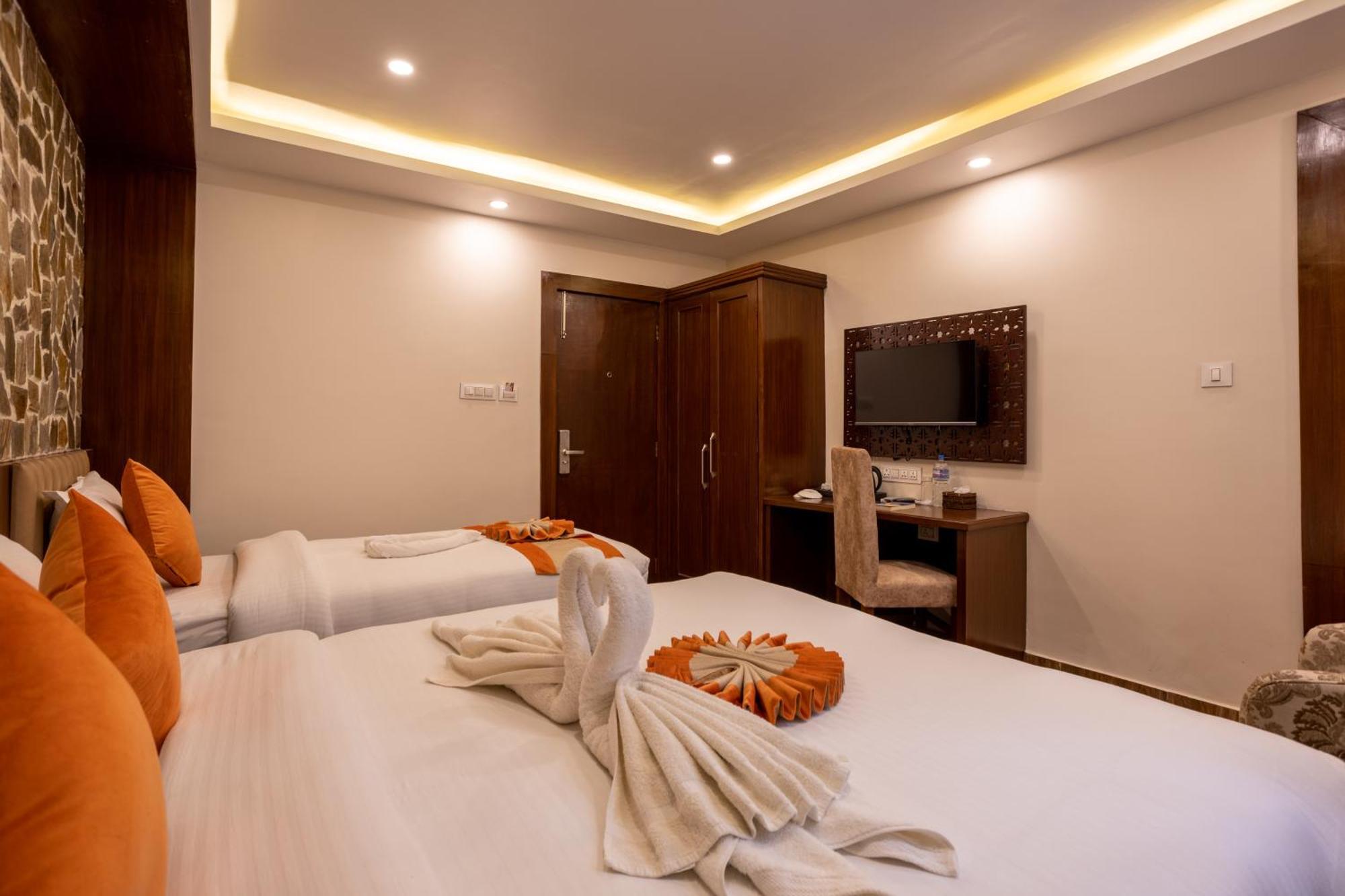 Airport Himalaya Boutique Hotel Kathmandu Exteriör bild