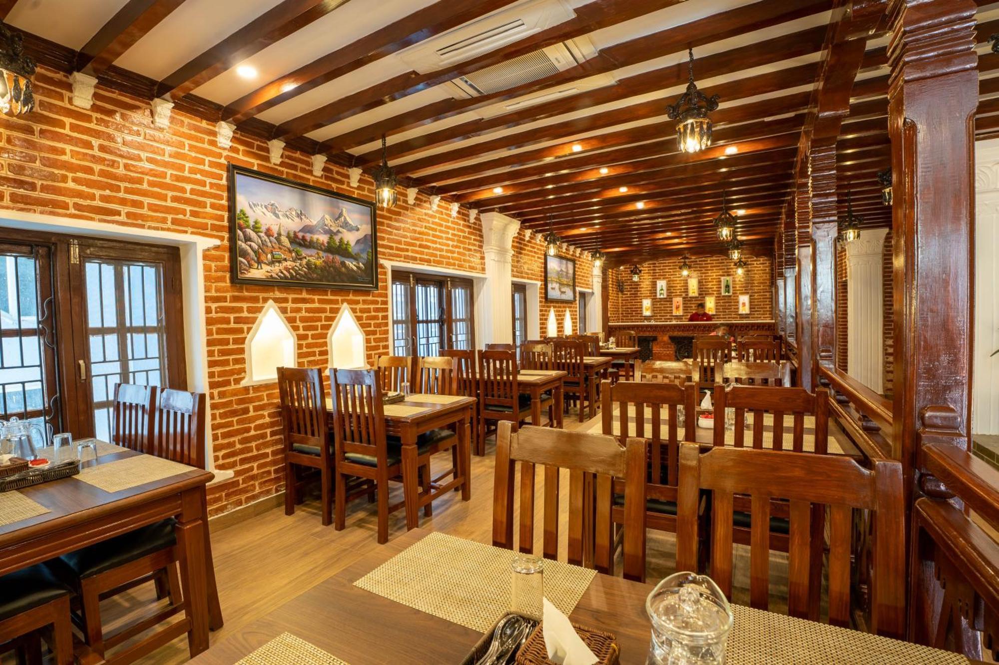 Airport Himalaya Boutique Hotel Kathmandu Exteriör bild
